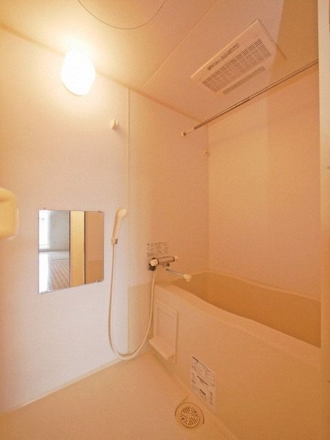 バス・シャワールーム　同物件・別部屋の写真です
