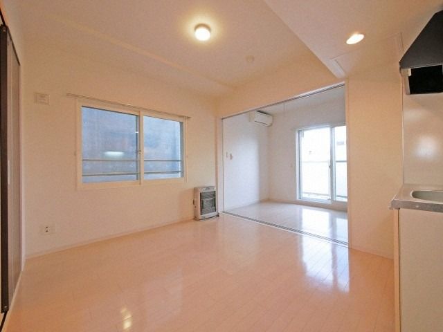 居室・リビング　同物件・別部屋の写真です