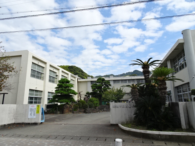 小学校　岡部小学校（小学校）まで1143m