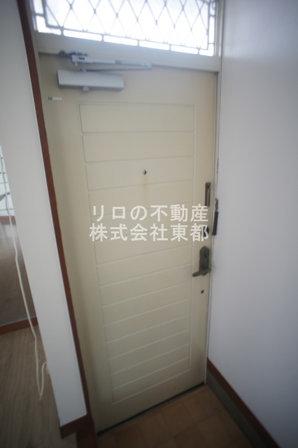 玄関　玄関側からも採光あり！いつでも明るい玄関周り！