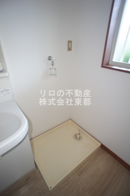 その他　洗濯機置き場は室内にあるので雨に濡れる心配はありません。