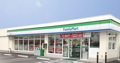 コンビニ　ファミリーマート 梅里二丁目店（コンビニ）まで68m