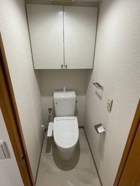 トイレ　※同じ間取りのリフォーム中の写真です