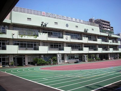 小学校　墨田区立緑小学校（小学校）まで586m
