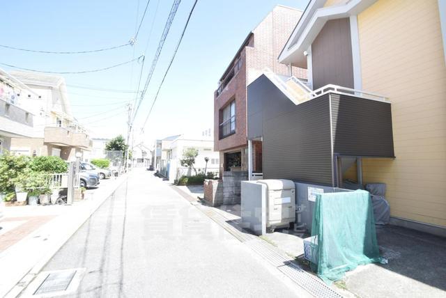 コンビニ　ローソン　ニシイチドラッグ伊丹鈴原店（コンビニ）まで360m