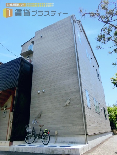 建物外観　ここ真間にふさわしいデザイナーズ。　静かに暮らすならこんな場