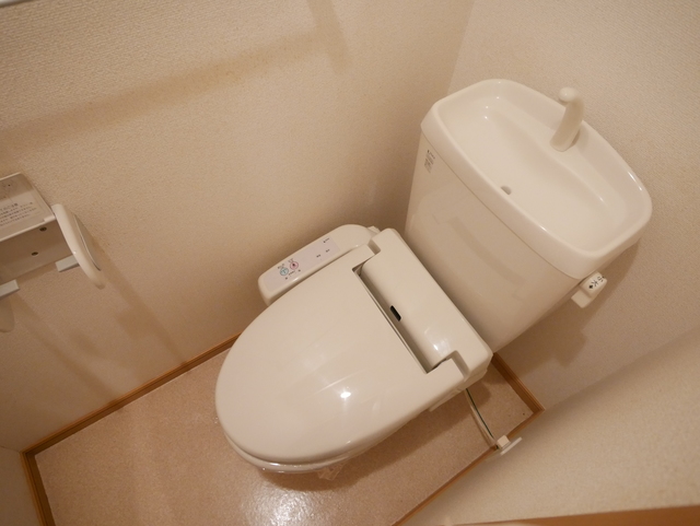 トイレ　★温水洗浄便座付きのトイレです★