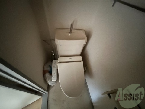 トイレ　温水洗浄便座付きのトイレは、使用しやすくうれしいですね。