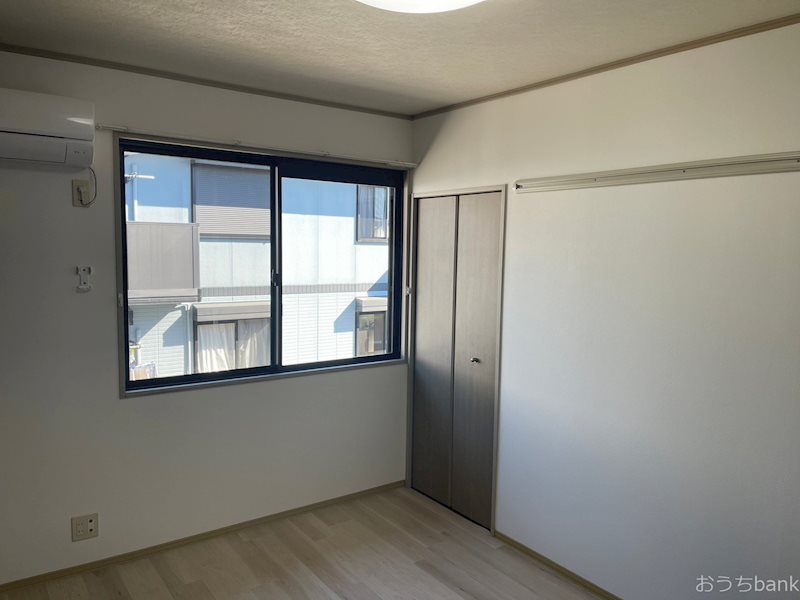 その他部屋・スペース　6帖のエアコン付きの室内。