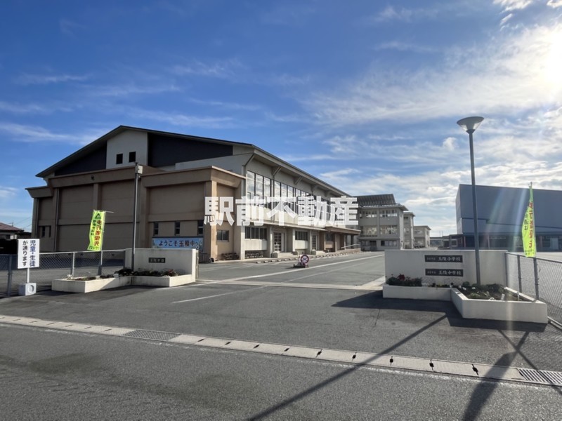 小学校　玉陵小学校（小学校）まで800m
