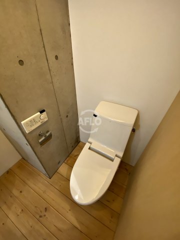 トイレ　SK TOWER心斎橋EAST　温水洗浄便座