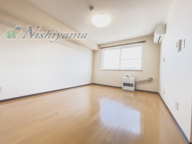 セルジェ中央の居間写真