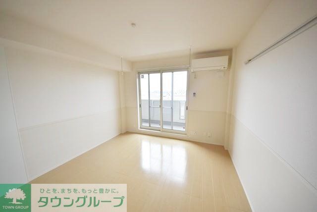 居室・リビング　広々使えるお部屋です