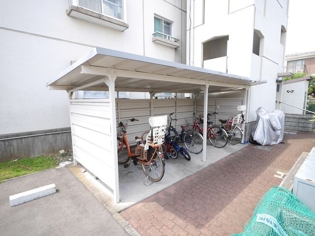 その他共有部分　★屋根のある駐輪場です★