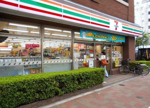 コンビニ　セブンイレブン白金台駅前店（コンビニ）まで626m