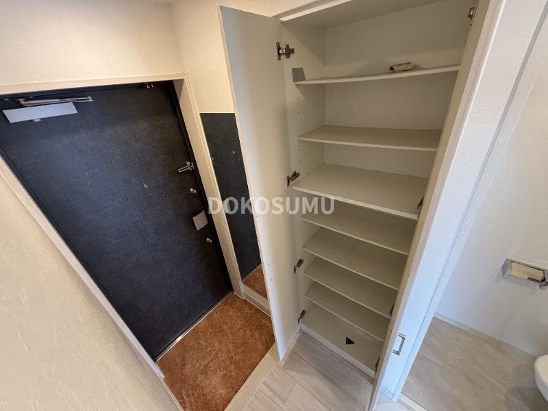 玄関　住まいの顔として相応しい、気品とゆとりのあるエントランス。