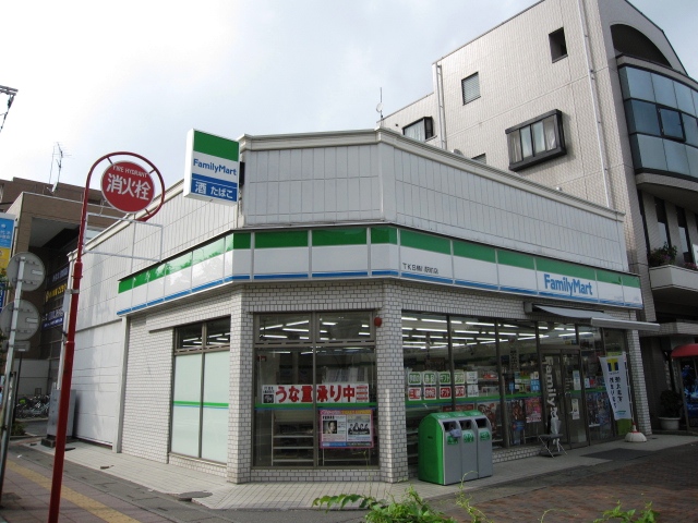 コンビニ　ファミリーマート TKS桶川駅前店（コンビニ）まで753m