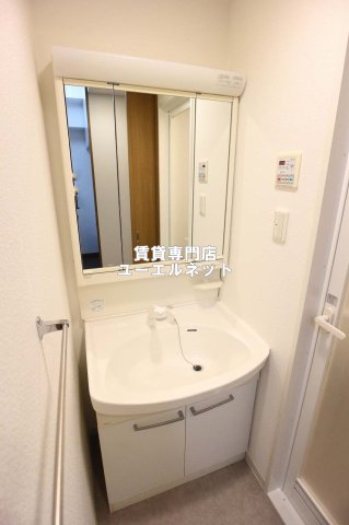 洗面設備　清潔感ある独立洗面台で毎日気持ちよく♪