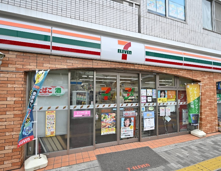コンビニ　セブンイレブン港区三田5丁目店（コンビニ）まで84m