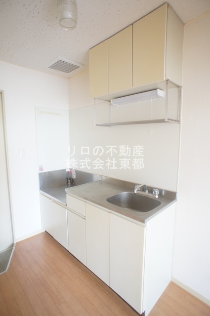 キッチン　キッチンは収納付なので、調理器具など必要な物を収納できます☆