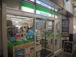 コンビニ　ファミリーマート西葛西駅前店（コンビニ）まで120m