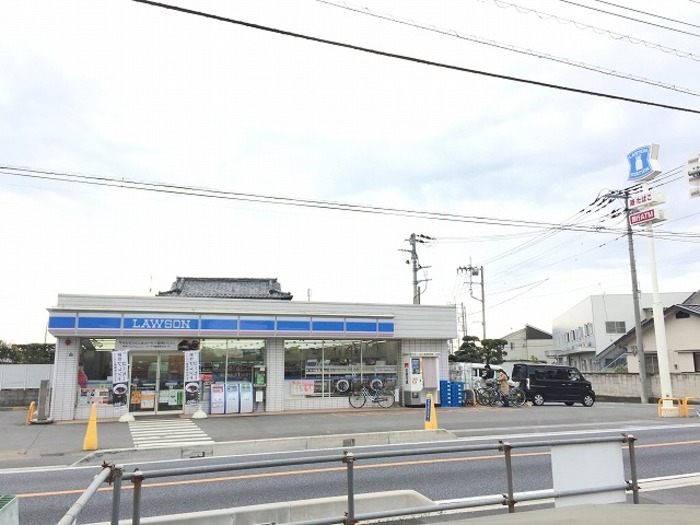 コンビニ　ローソン さいたま八王子三丁目店（コンビニ）まで704m