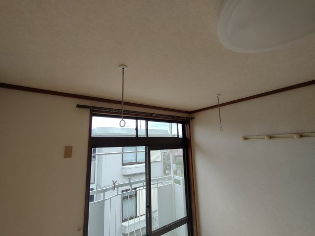 その他設備　室内物干しもあります。