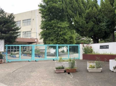 小学校　さいたま市立東岩槻小学校（小学校）まで796m