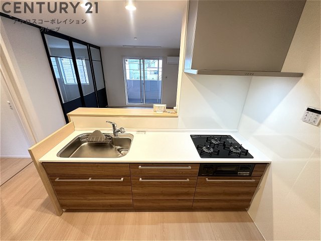 キッチン　3口ガスコンロ付きのシステムキッチンです♪