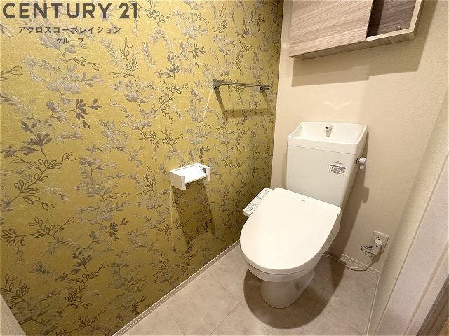 トイレ　温水洗浄便座付きのトイレです♪