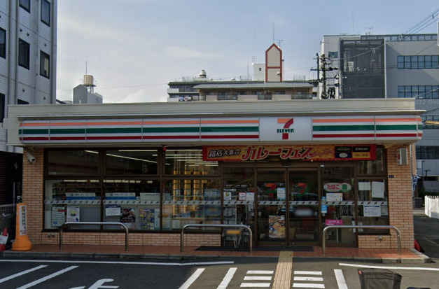 コンビニ　セブンイレブン JR茨木駅西店（コンビニ）まで394m