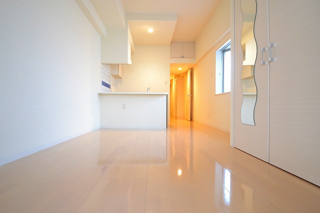 居室・リビング　角部屋ですので出窓もございます