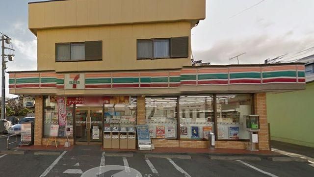 コンビニ　セブンイレブン（コンビニ）まで867m