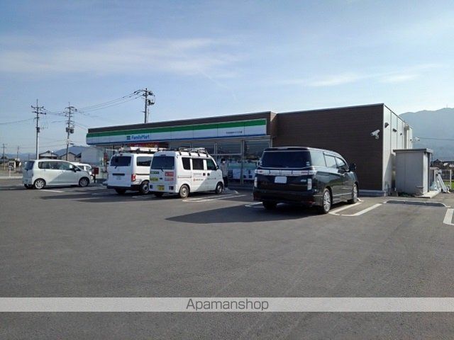 コンビニ　ファミリーマートうきは吉井バイ（コンビニ）まで740m