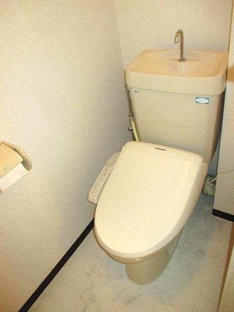 トイレ　温水洗浄便座