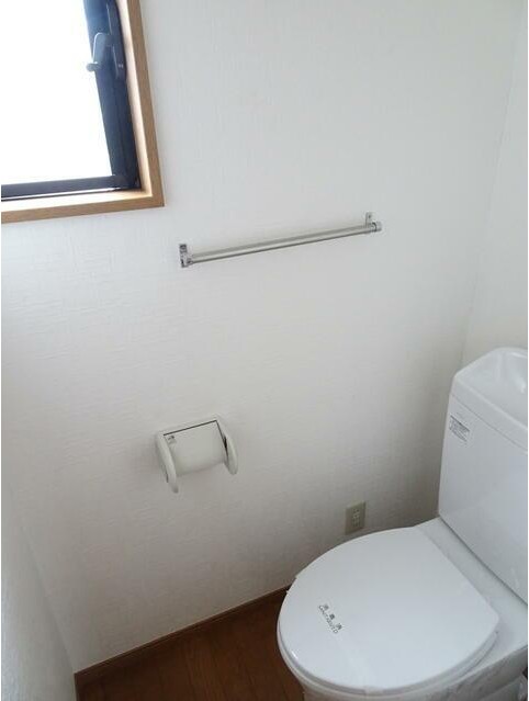 トイレ　落ち着いた色調のトイレです♪
