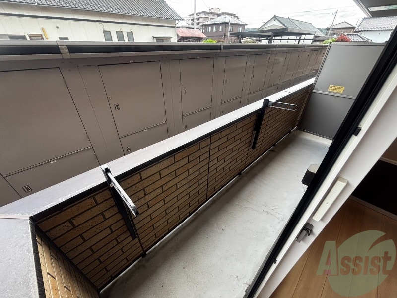 バルコニー　天気の良い日にはお洗濯物を干すことも可能です