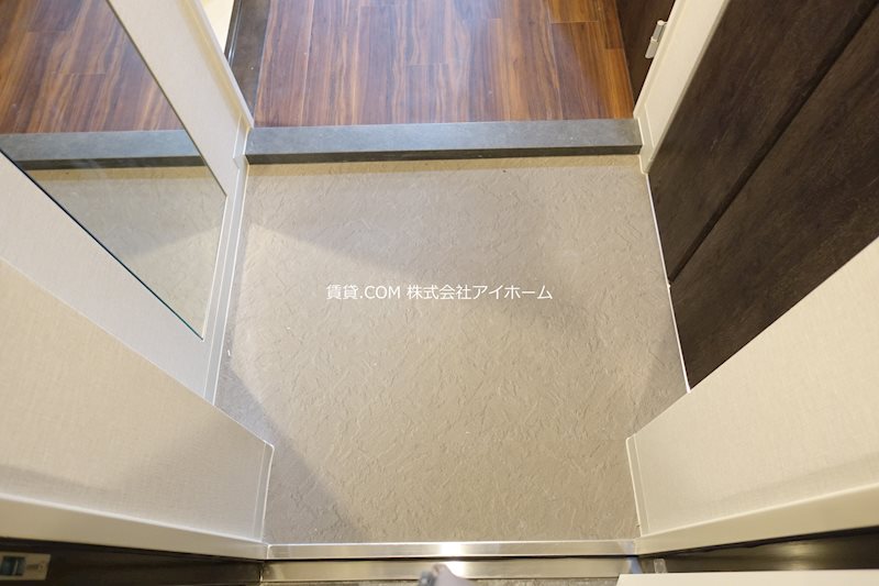 玄関　※写真は完成前です