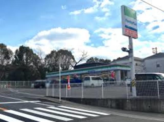 コンビニ　ファミリーマート泉北晴美台三丁店（コンビニ）まで1181m