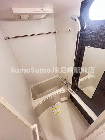 バス・シャワールーム　コンパクトで使いやすいお風呂です