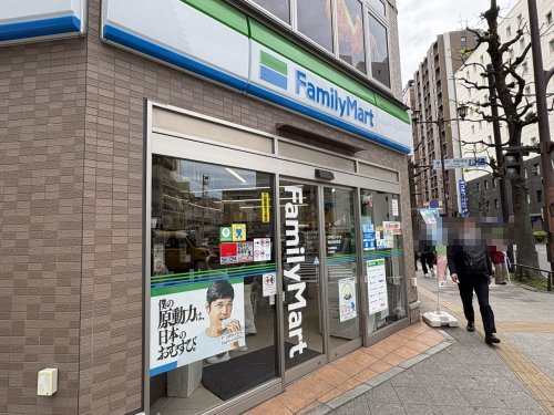コンビニ　ファミリーマート 横浜羽衣町店（コンビニ）まで94m