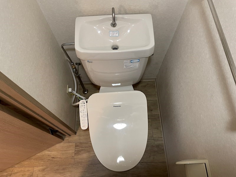 トイレ　同間取り別部屋の写真です。