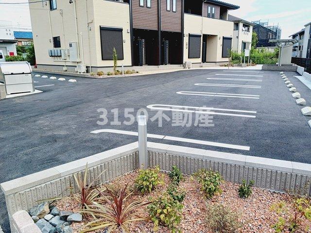 駐車場　駐車場があるので、車を買う予定の方も安心です