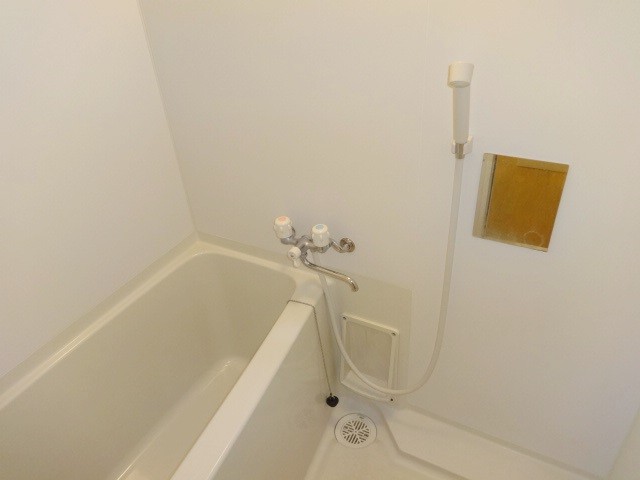 バス・シャワールーム　お風呂トイレは別々です♪