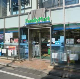 コンビニ　ファミリーマート原宿神宮前店（コンビニ）まで265m