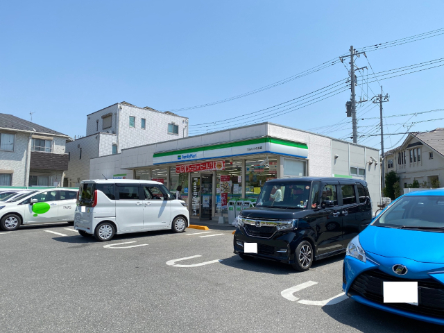 コンビニ　ファミリーマートおおたかの森店（コンビニ）まで585m