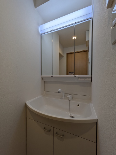 洗面設備　※現在建築中　３０３号室モデルルームの写真です