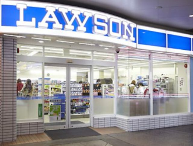 コンビニ　ローソン港芝四丁目店（コンビニ）まで91m