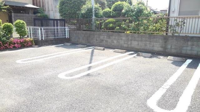 駐車場　駐車場に車を止められます