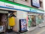 コンビニ　ファミリーマート横浜吉野町駅前店（コンビニ）まで266m